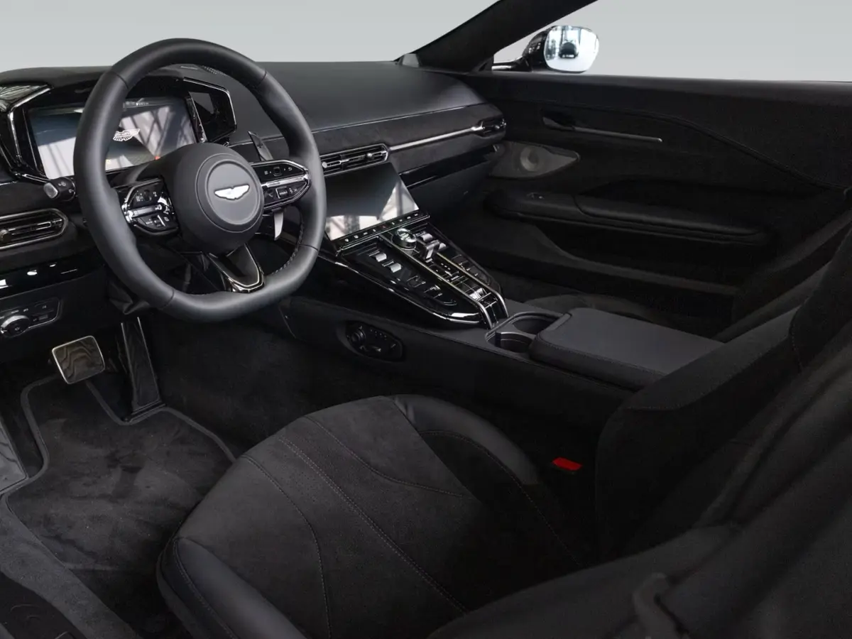 Aston Martin Vantage V8 Spider 2026, вид спереди — Luxury Car Rental Switzerland, Switzerland. Aston Martin Vantage V8 Spider в Switzerland Aston Martin Vantage V8 Spider 2026 года…