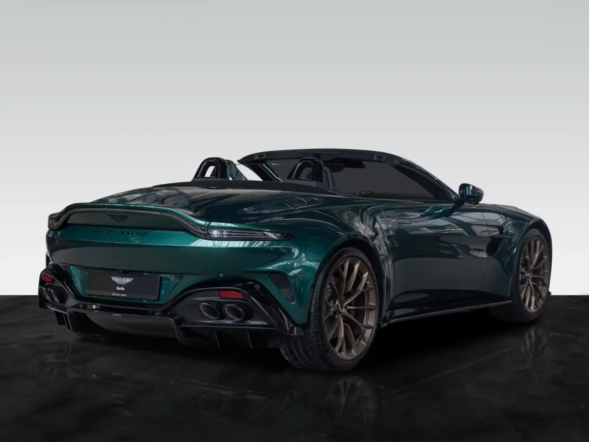 Aston Martin Vantage V8 Spider 2026, приборная панель — Luxury Car Rental Switzerland, Switzerland. Aston Martin Vantage V8 Spider в Switzerland Aston Martin Vantage V8 Spider 2026 года…
