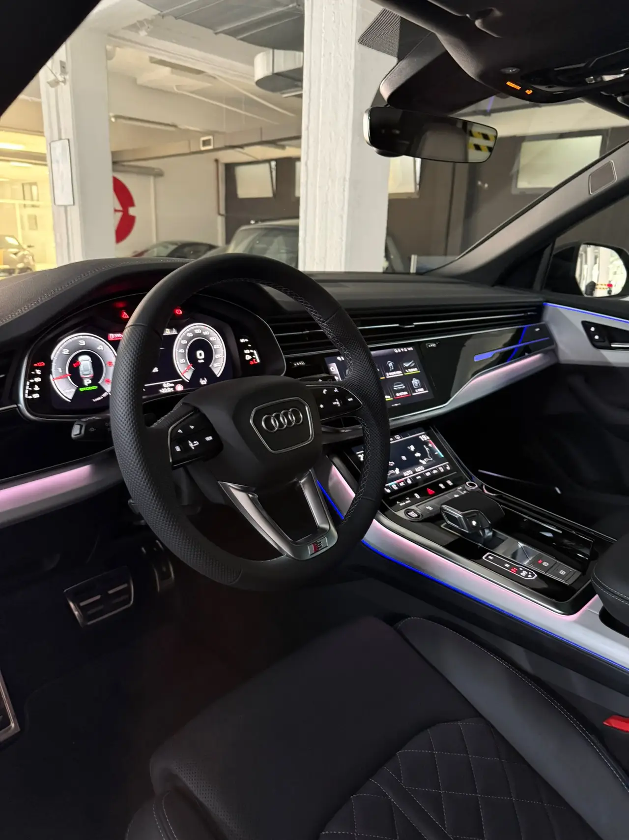 Audi Q8 2025, внешний вид — Luxury Car Rental Switzerland, Switzerland. Audi Q8 в Швейцарии Audi Q8 2025 года можно взять в аренду в Швейцарии как представителя…