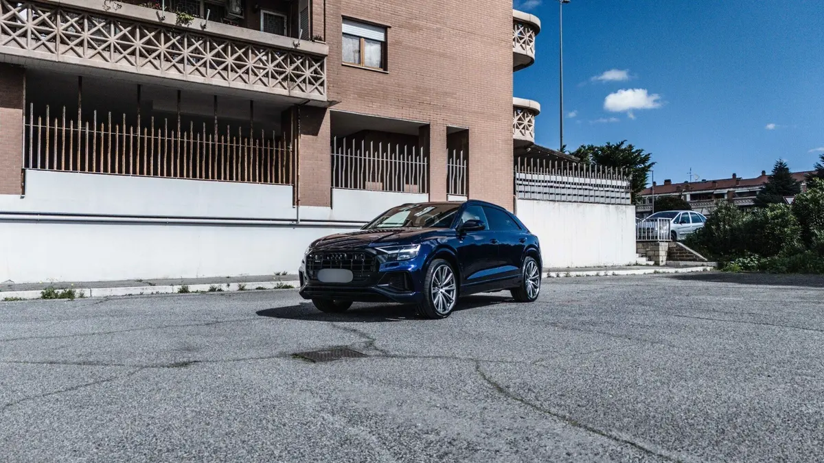 Audi Q8 55 TFSI 2022 — Luxury Car Rental Switzerland, Switzerland. Audi Q8 55 TFSI в Switzerland Audi Q8 55 TFSI 2022 года можно взять в аренду в…