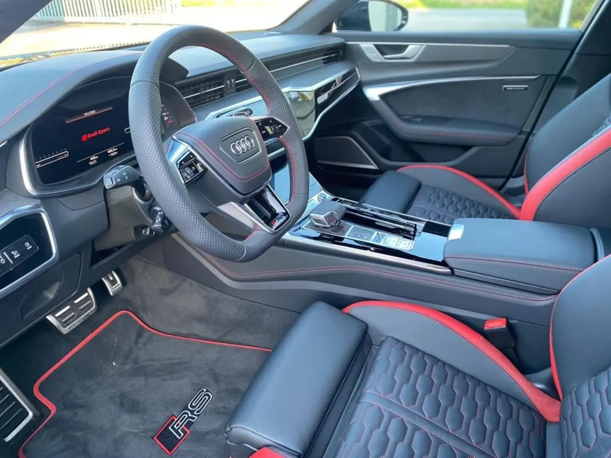 Audi RS6 2022, Frontansicht — Luxury Car Rental Switzerland, Switzerland. Audi RS6 in Switzerland Der Audi RS6 aus dem Modelljahr 2022 steht in Switzerland zur…