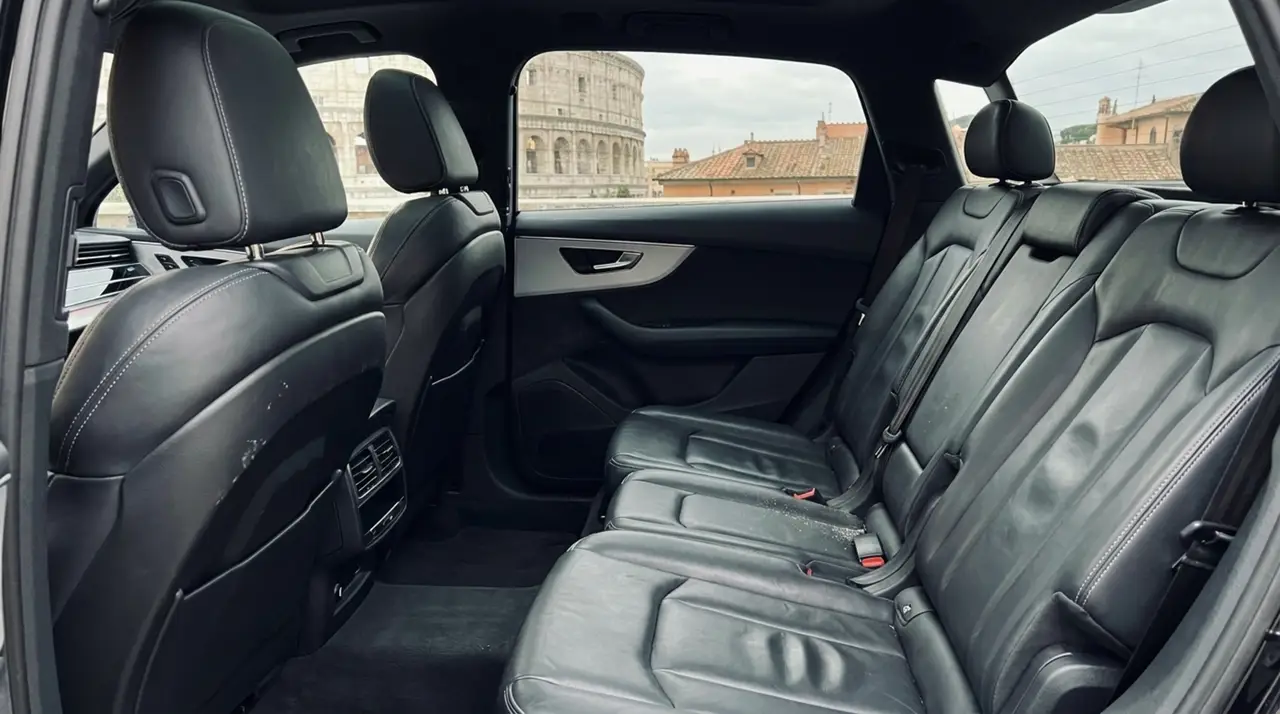 Audi SQ7 7seater 2023, interior — Luxury Car Rental Switzerland, Switzerland. Audi SQ7 7seater in Switzerland The Audi SQ7 7seater is available for rental in…