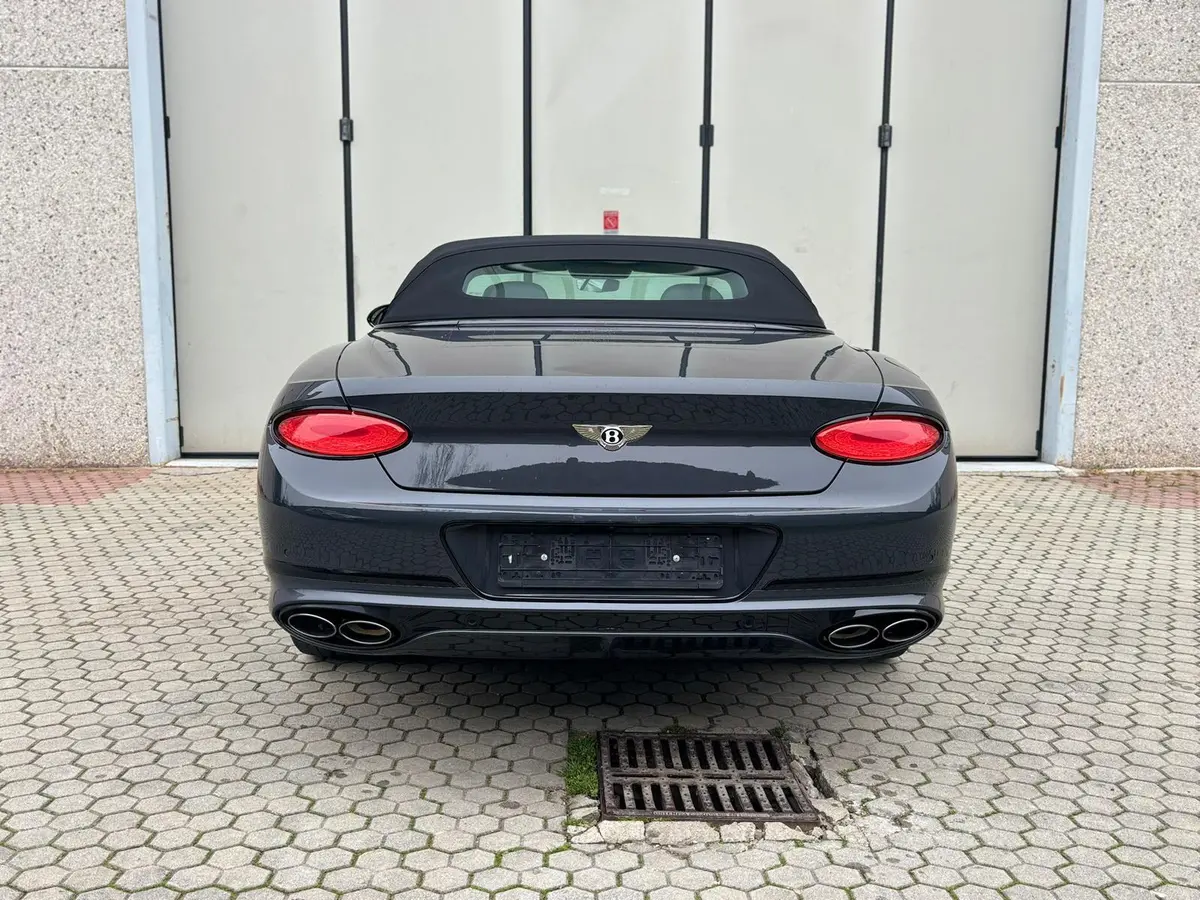 Bentley Continental GTC S V8 2025, приборная панель — Luxury Car Rental Switzerland, Switzerland. Bentley Continental GTC S V8 в Switzerland Bentley Continental GTC S V8 2025 года выпуска…