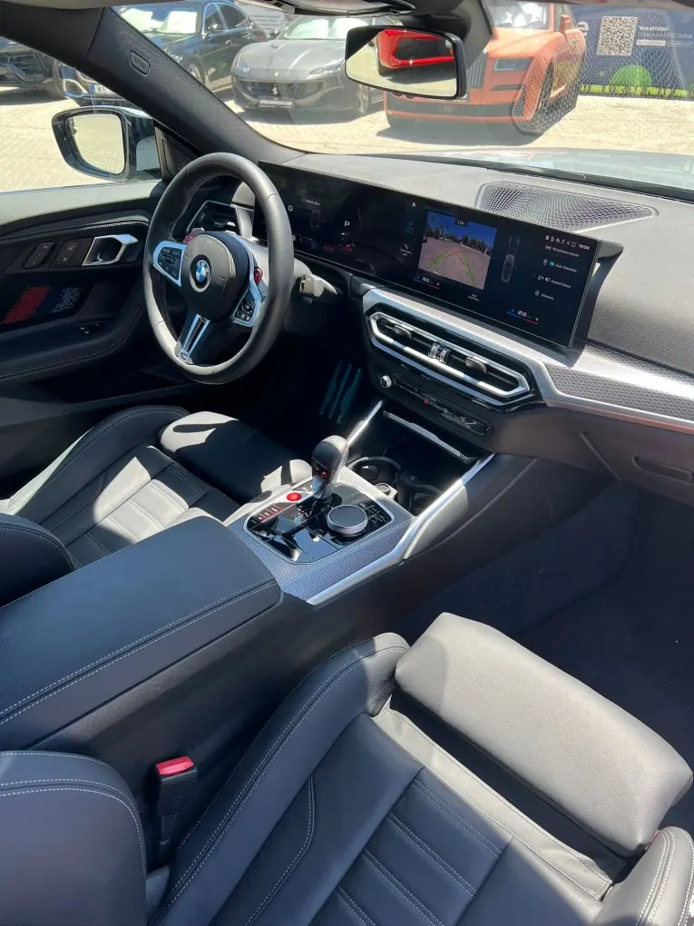 BMW M2 2024, vue avant — Luxury Car Rental Switzerland, Switzerland. BMW M2 en Suisse Le BMW M2 2024 fait partie des modèles proposés à la location en Suisse…