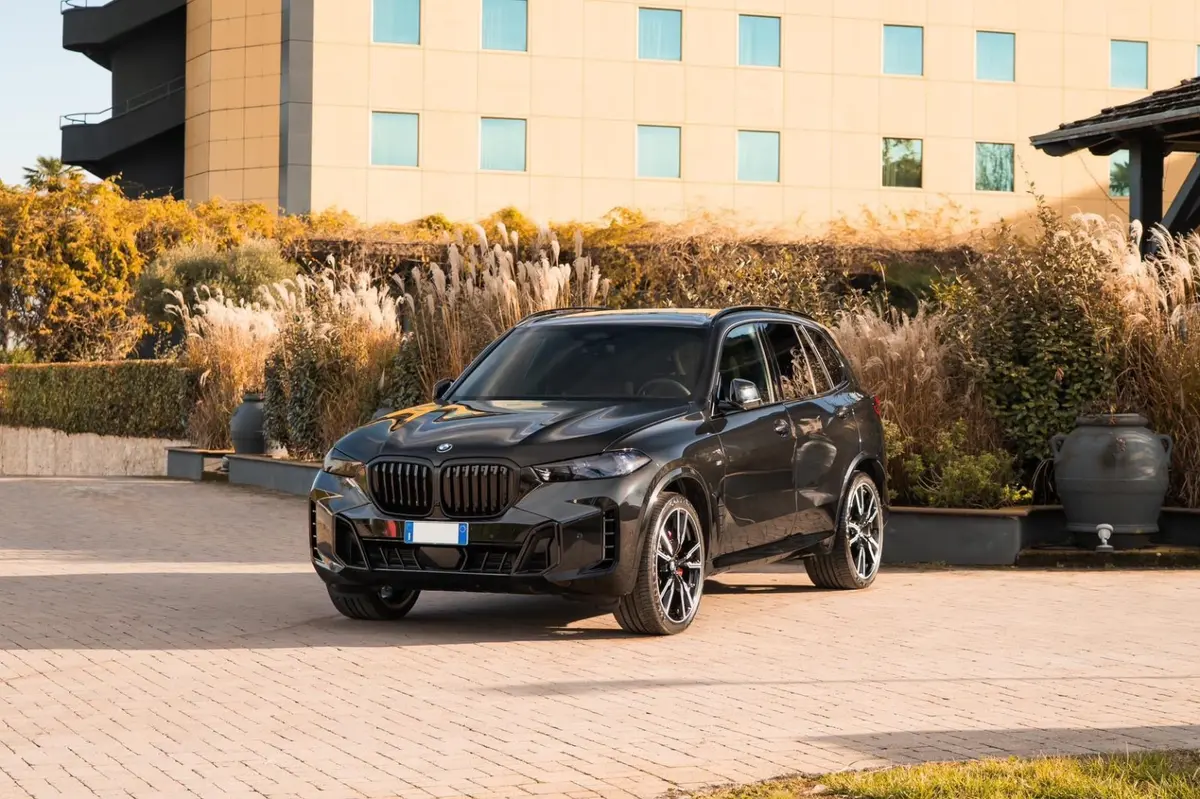 BMW X5 M-pack 30d 2025 — Luxury Car Rental Switzerland, Switzerland. BMW X5 M-pack 30d in Switzerland The BMW X5 M-pack 30d is available for rental in…