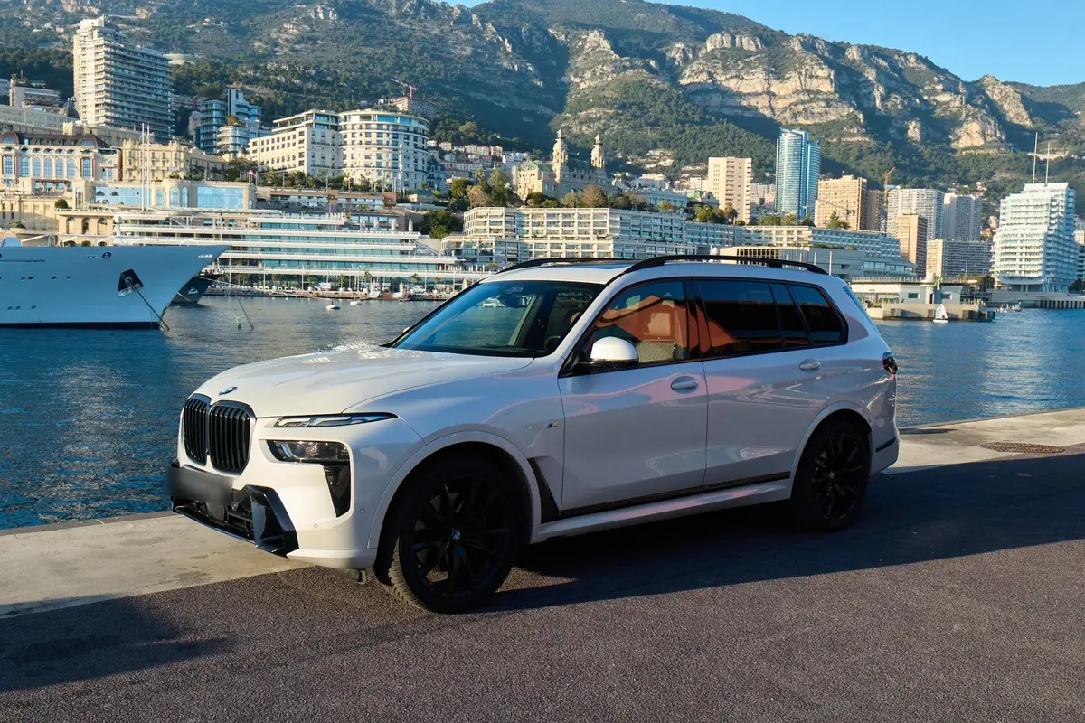 BMW X7 40d M 2024 — Luxury Car Rental Switzerland, Switzerland. BMW X7 40d M in Switzerland The BMW X7 40d M, model year 2024, is available for rental in…