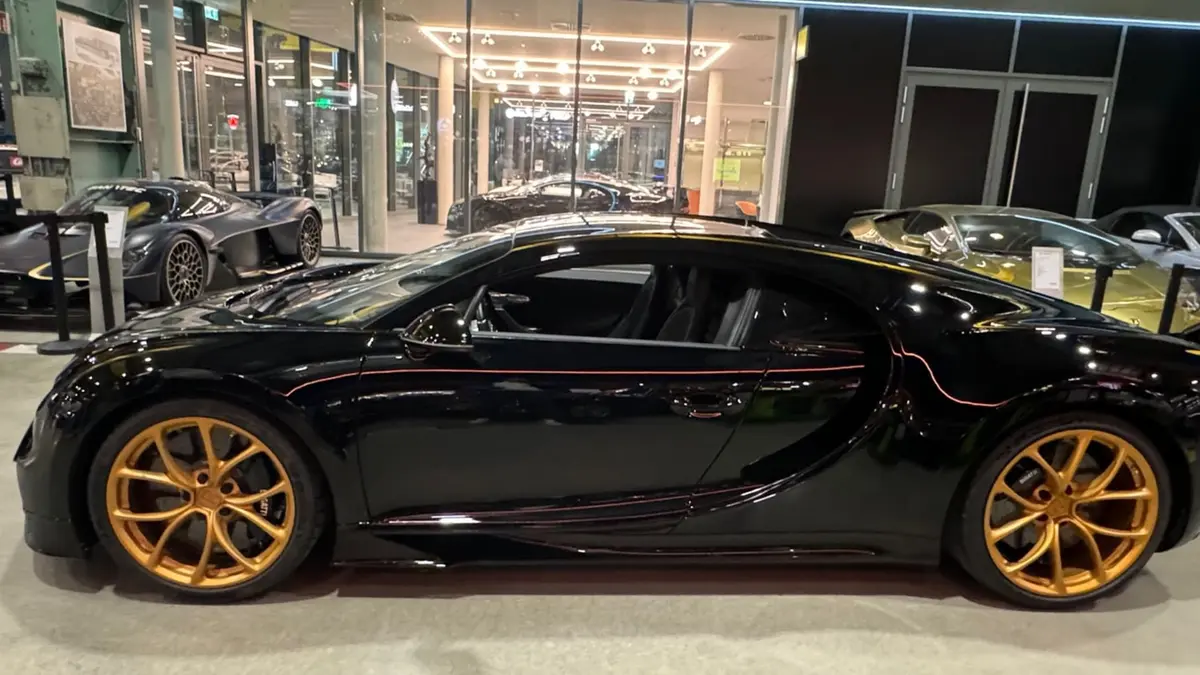 Bugatti Chiron 110 Ani 2019, extérieur — Luxury Car Rental Switzerland, Switzerland. Bugatti Chiron 110 Ani à Switzerland La Bugatti Chiron 110 Ani 2019 est proposée à la…