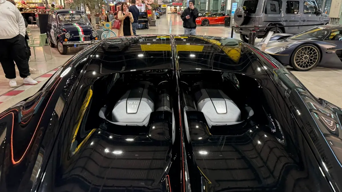 Bugatti Chiron 110 Ani 2019, vue arrière — Luxury Car Rental Switzerland, Switzerland. Bugatti Chiron 110 Ani à Switzerland La Bugatti Chiron 110 Ani 2019 est proposée à la…