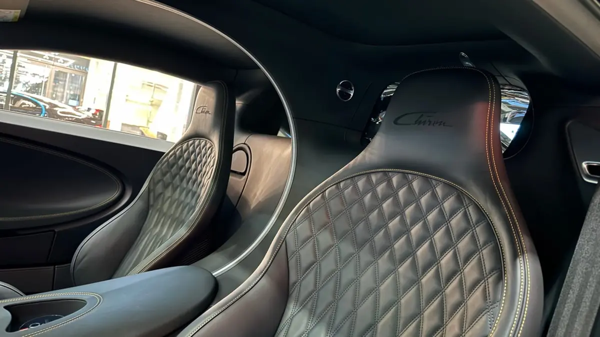 Bugatti Chiron 110 Ani 2019, tableau de bord — Luxury Car Rental Switzerland, Switzerland. Bugatti Chiron 110 Ani à Switzerland La Bugatti Chiron 110 Ani 2019 est proposée à la…