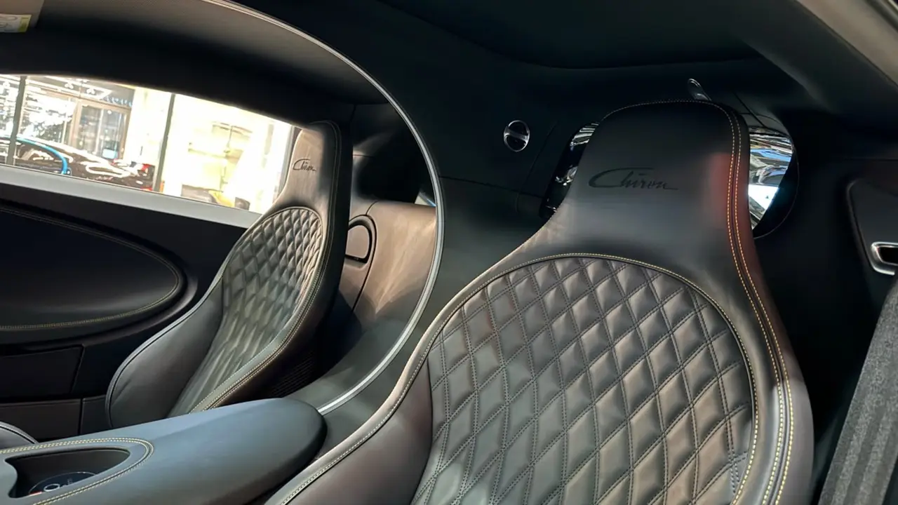Bugatti Chiron 110 Ani 2019, tableau de bord — Luxury Car Rental Switzerland, Switzerland. Bugatti Chiron 110 Ani à Switzerland La Bugatti Chiron 110 Ani 2019 est proposée à la…