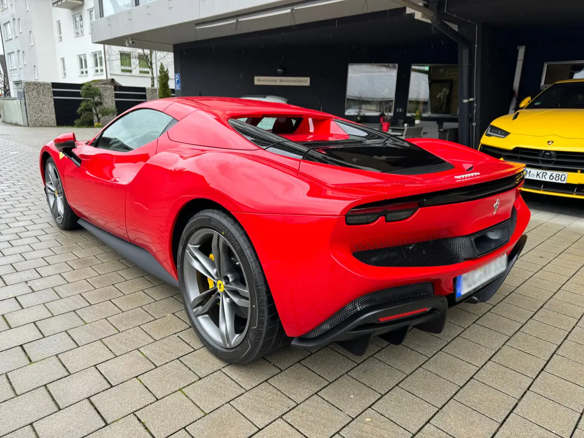 Ferrari 296 GTS Spider 2024, Außenansicht — Luxury Car Rental Switzerland, Switzerland. Ferrari 296 GTS Spider in Switzerland Der Ferrari 296 GTS Spider aus dem Modelljahr 2024…