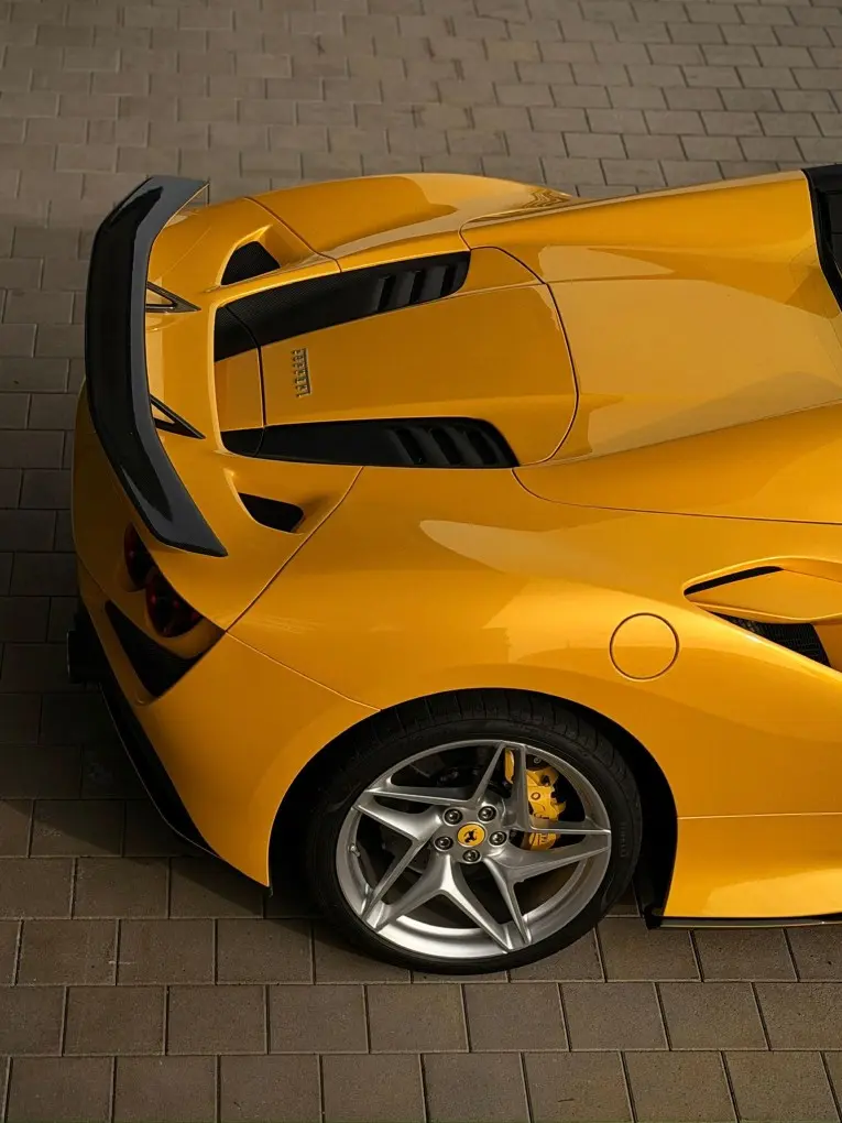 Ferrari F8 SPIDER 2023, внешний вид — Luxury Car Rental Switzerland, Switzerland. Ferrari F8 SPIDER в Switzerland Ferrari F8 SPIDER 2023 года входит в число автомобилей,…