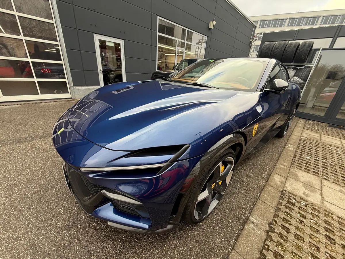 Ferrari Purosangue 2024, вид спереди — Luxury Car Rental Switzerland, Switzerland. Ferrari Purosangue в Switzerland Ferrari Purosangue 2024 года можно арендовать в…