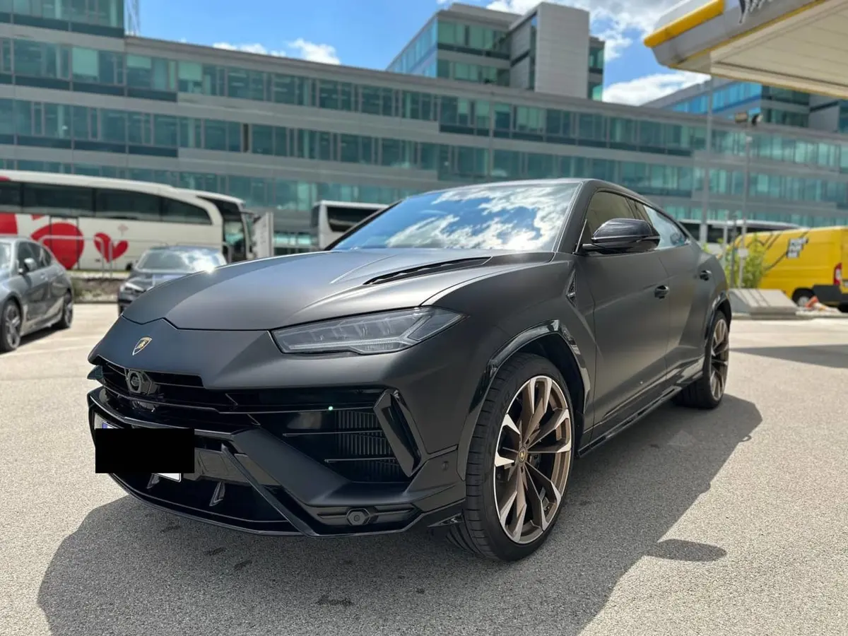 Lamborghini Urus S 2023 — Luxury Car Rental Switzerland, Switzerland. Lamborghini Urus S à Switzerland La Lamborghini Urus S 2023 fait partie des véhicules…