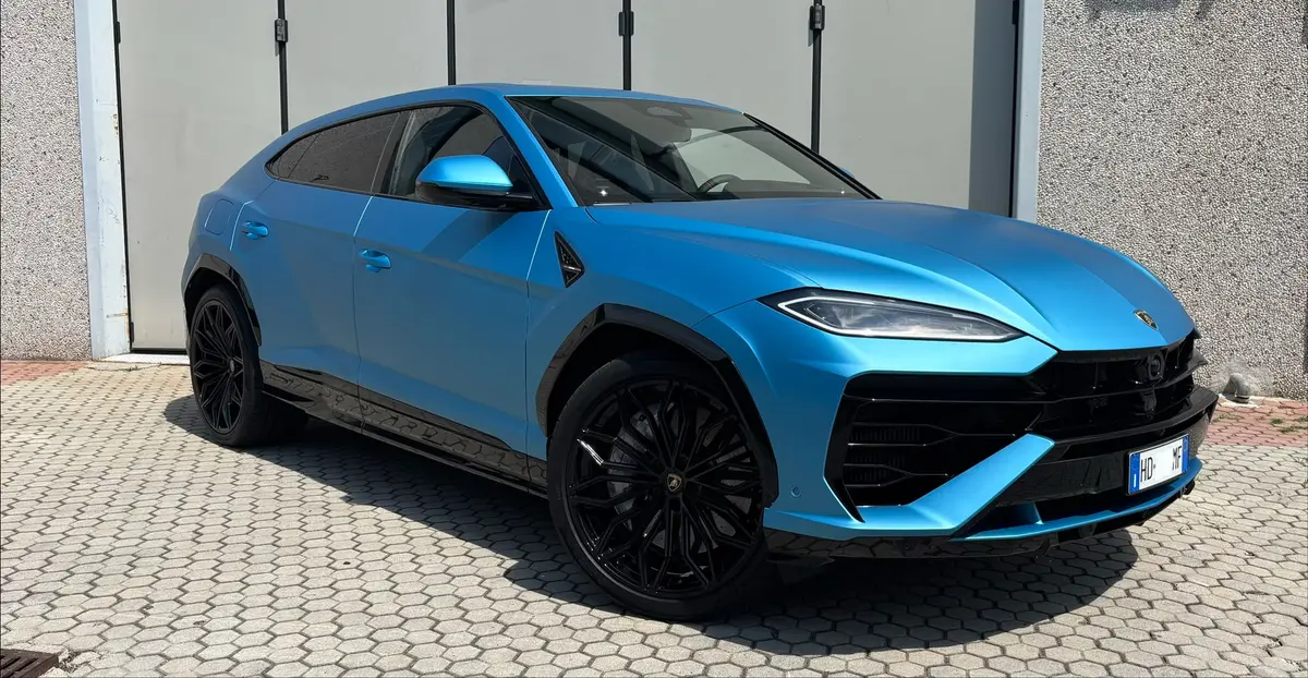 Lamborghini Urus SE 2025 — Luxury Car Rental Switzerland, Switzerland. Lamborghini Urus SE à Switzerland La Lamborghini Urus SE 2025 figure parmi les véhicules…