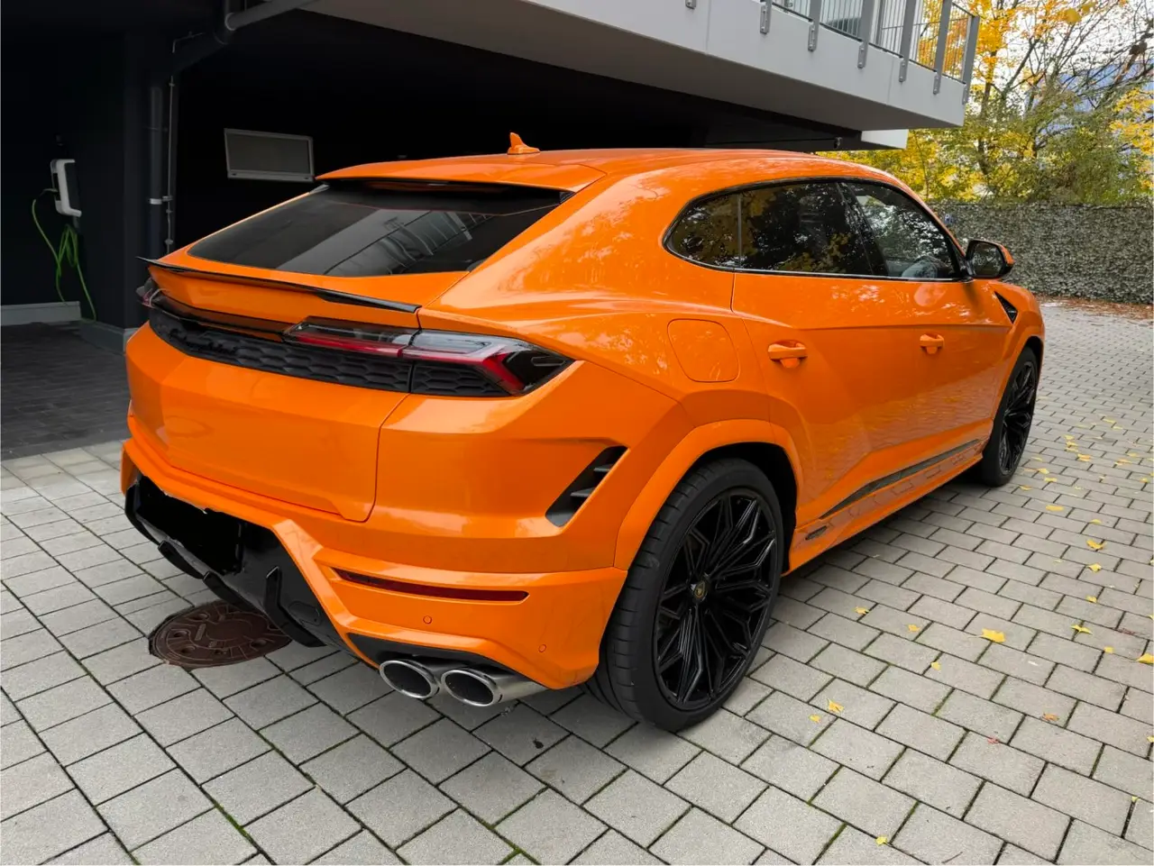 Lamborghini URUS SE 2025, вид спереди — Luxury Car Rental Switzerland, Switzerland. Lamborghini URUS SE в Switzerland Lamborghini URUS SE 2025 года включён в перечень…