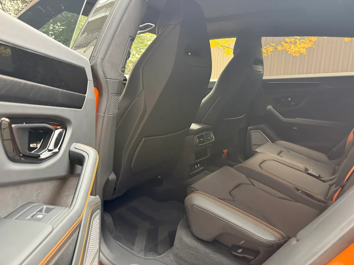 Lamborghini URUS SE 2025, приборная панель — Luxury Car Rental Switzerland, Switzerland. Lamborghini URUS SE в Switzerland Lamborghini URUS SE 2025 года включён в перечень…