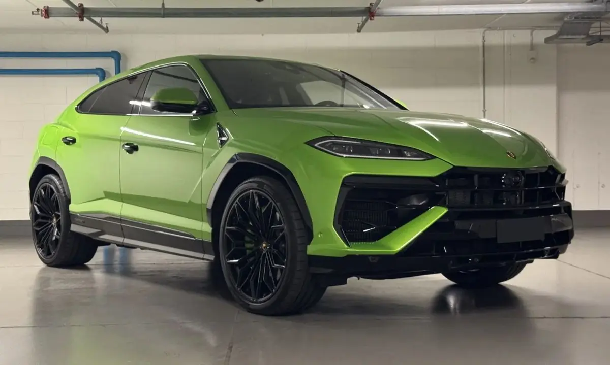 Lamborghini Urus SE 2026 — Luxury Car Rental Switzerland, Switzerland. Lamborghini Urus SE в Switzerland Lamborghini Urus SE 2026 года доступен для аренды в…