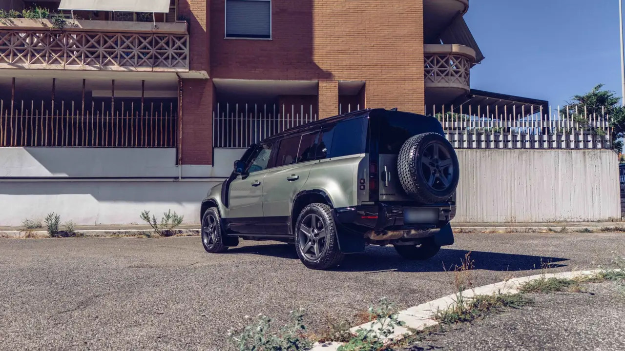 Land Rover Defender X-Dynamic 7 seater 2024, front view — Luxury Car Rental Switzerland, Switzerland. Land Rover Defender X-Dynamic 7 seater in Switzerland The Land Rover Defender X-Dynamic 7…