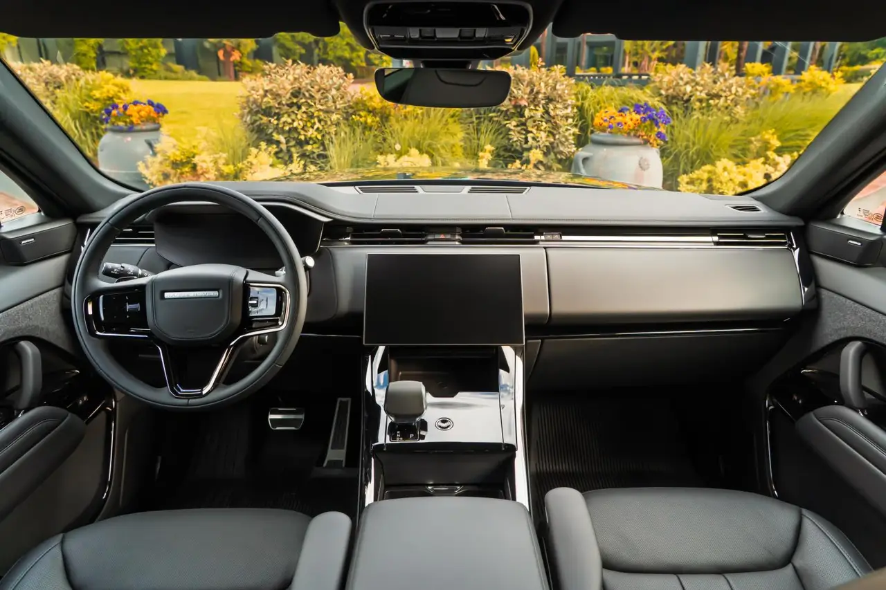 Land Rover Range Rover Sport Dynamic SE 2025, front view — Luxury Car Rental Switzerland, Switzerland. Land Rover Range Rover Sport Dynamic SE in Switzerland The Land Rover Range Rover Sport…