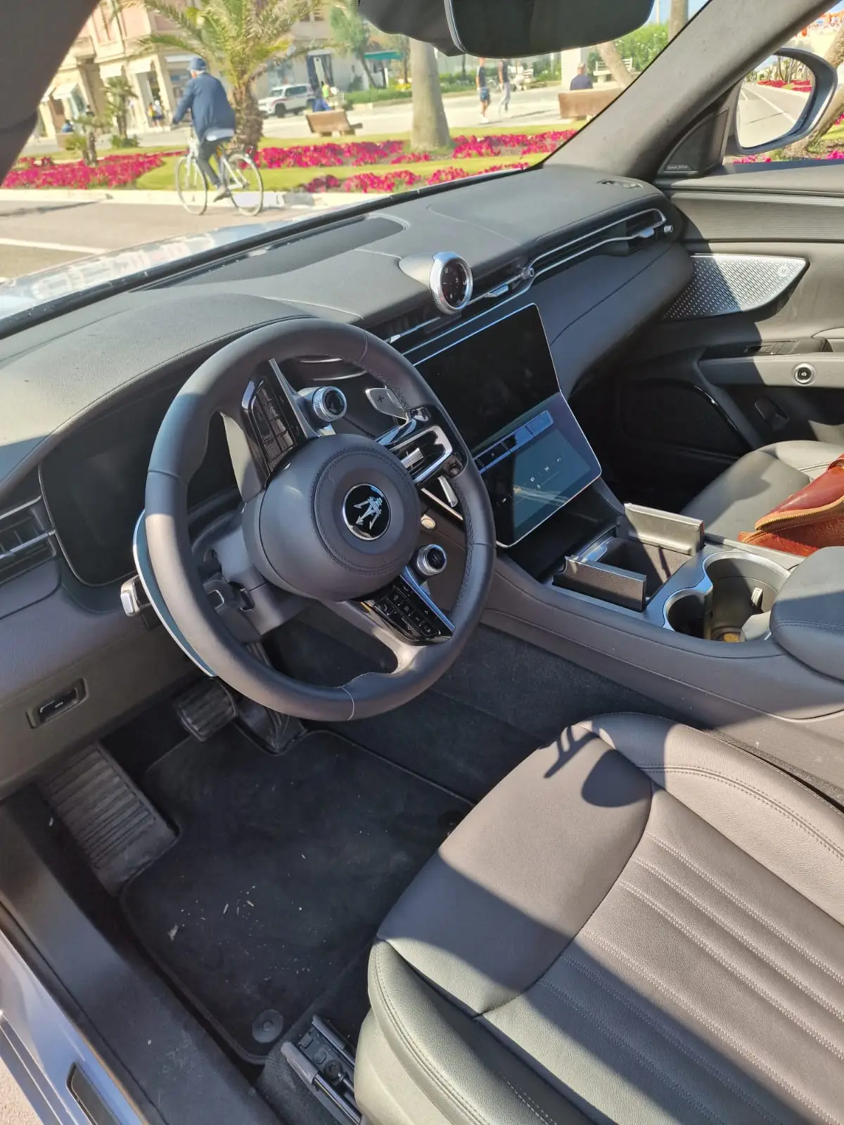 Maserati Grecale GT 2025, вид спереди — Luxury Car Rental Switzerland, Switzerland. Maserati Grecale GT в Швейцарии Maserati Grecale GT 2025 года представлена в парке…