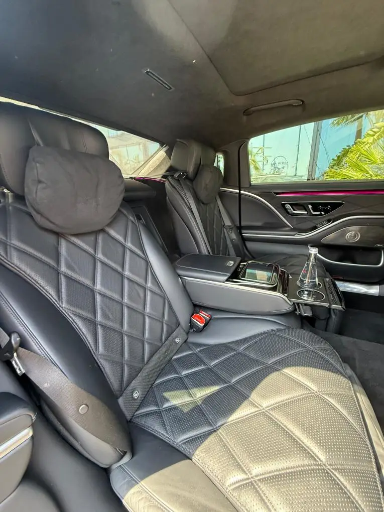 Maybach S580 2023, intérieur — Luxury Car Rental Switzerland, Switzerland. Maybach S580 à Switzerland La Maybach S580 2023 fait partie des véhicules proposés à la…