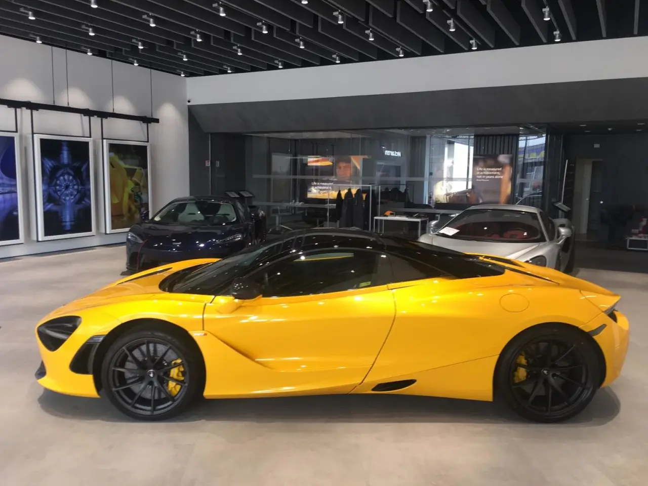 McLaren 720S Spider 2022, rear view — Luxury Car Rental Switzerland, Switzerland. McLaren 720S Spider in Switzerland The McLaren 720S Spider 2022 is available to rent in…