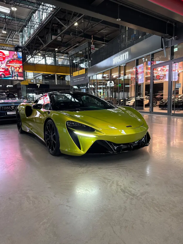 McLaren Artura Spider 2024, front view — Luxury Car Rental Switzerland, Switzerland. McLaren Artura Spider in Switzerland The McLaren Artura Spider 2024 is available to rent…