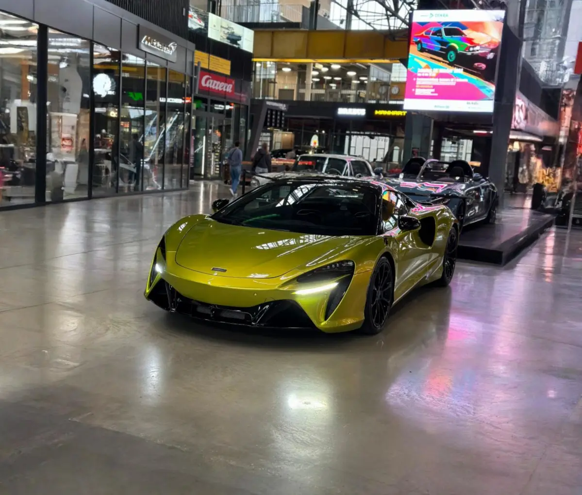 McLaren Artura Spider 2024, Innenraum — Luxury Car Rental Switzerland, Switzerland. McLaren Artura Spider in Switzerland Der McLaren Artura Spider aus dem Modelljahr 2024…