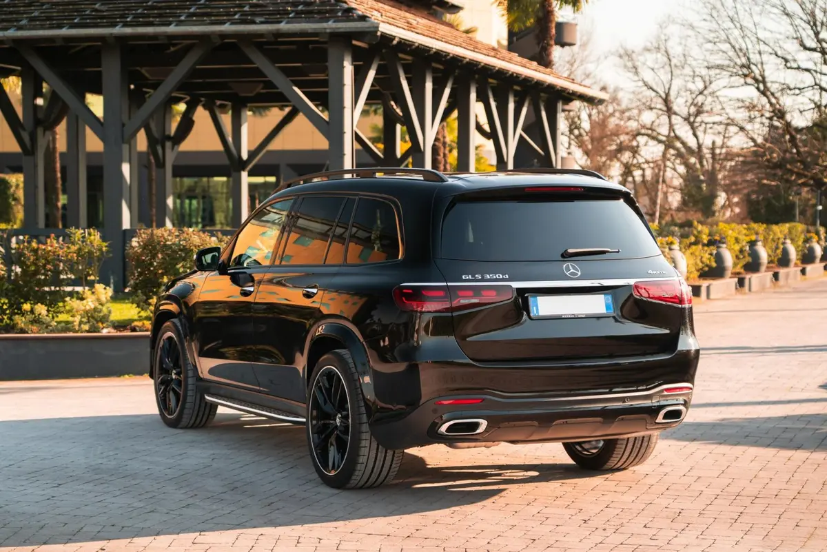 Mercedes Benz GLS-klasse 350 D Exclusive 7 Posti 2025, exterior — Luxury Car Rental Switzerland, Switzerland. Mercedes Benz GLS-klasse 350 D Exclusive 7 Posti in Switzerland The Mercedes Benz…