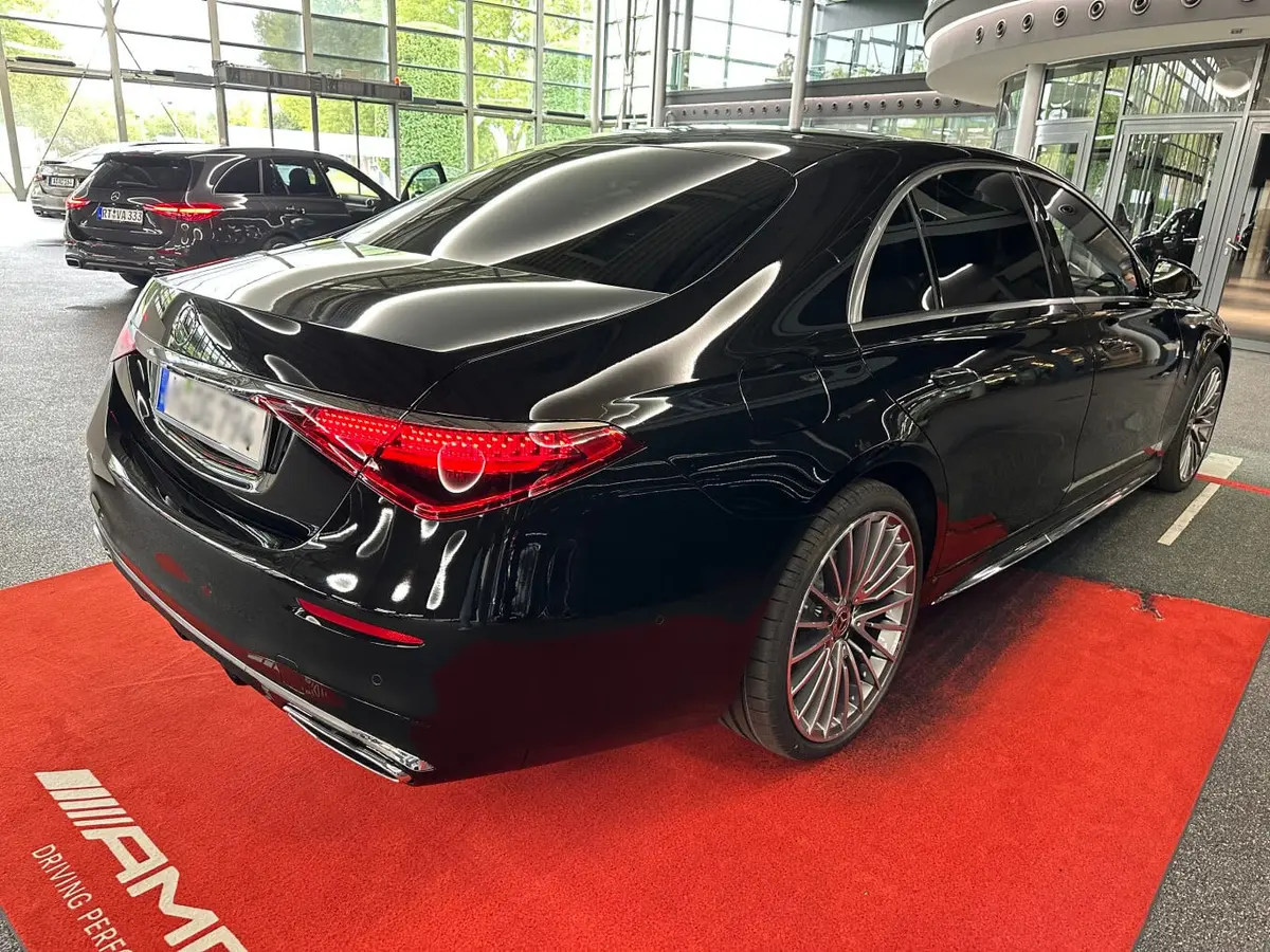 Mercedes Benz S-klasse S400 Long 4-Matic 2023, exterior — Luxury Car Rental Switzerland, Switzerland. Mercedes Benz S-klasse S400 Long 4-Matic in Switzerland The Mercedes Benz S-klasse S400…
