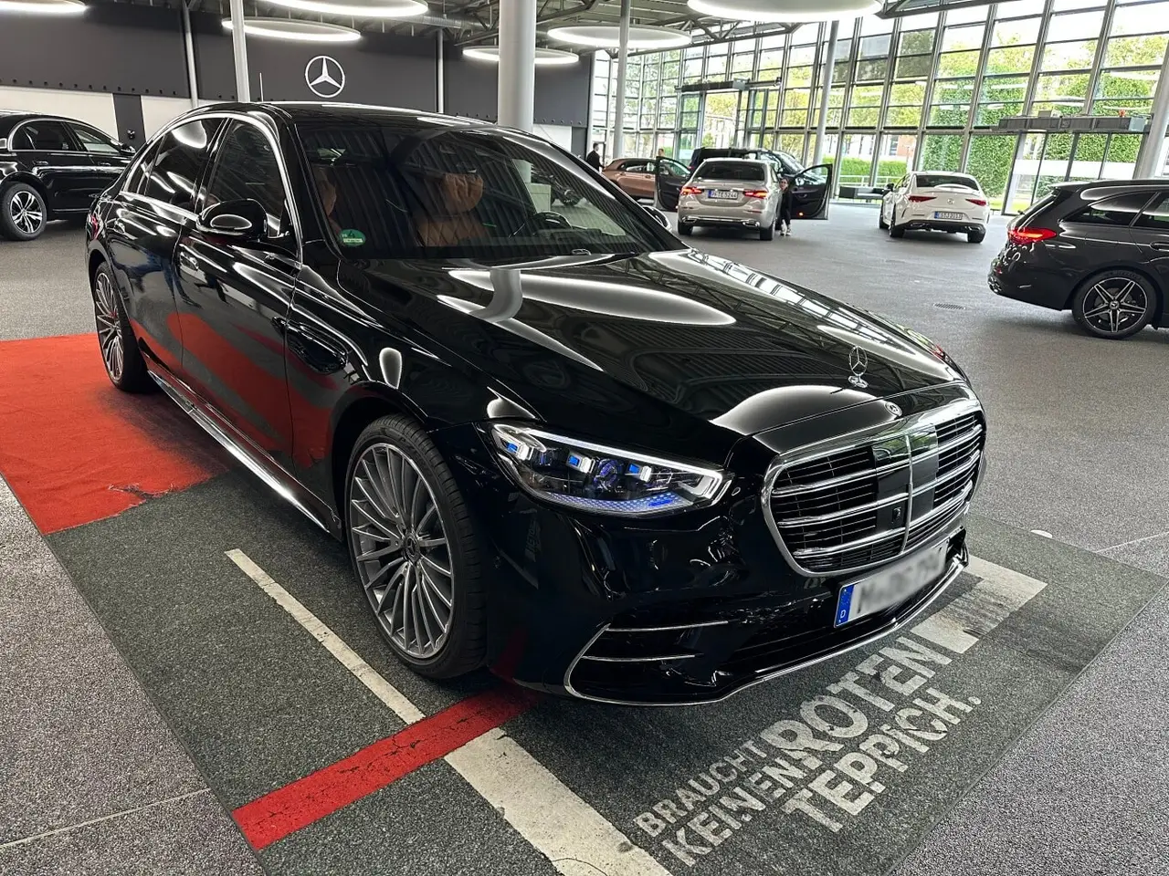 Mercedes Benz S-klasse S400 Long 4-Matic 2023, front view — Luxury Car Rental Switzerland, Switzerland. Mercedes Benz S-klasse S400 Long 4-Matic in Switzerland The Mercedes Benz S-klasse S400…