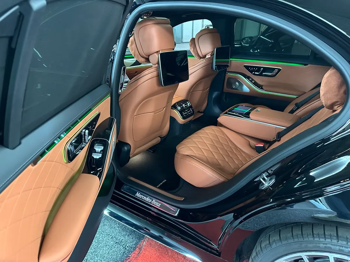 Mercedes Benz S-klasse S400 Long 4-Matic 2023, rear view — Luxury Car Rental Switzerland, Switzerland. Mercedes Benz S-klasse S400 Long 4-Matic in Switzerland The Mercedes Benz S-klasse S400…