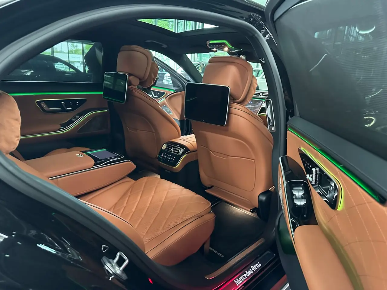 Mercedes Benz S-klasse S400 Long 4-Matic 2023, dashboard — Luxury Car Rental Switzerland, Switzerland. Mercedes Benz S-klasse S400 Long 4-Matic in Switzerland The Mercedes Benz S-klasse S400…