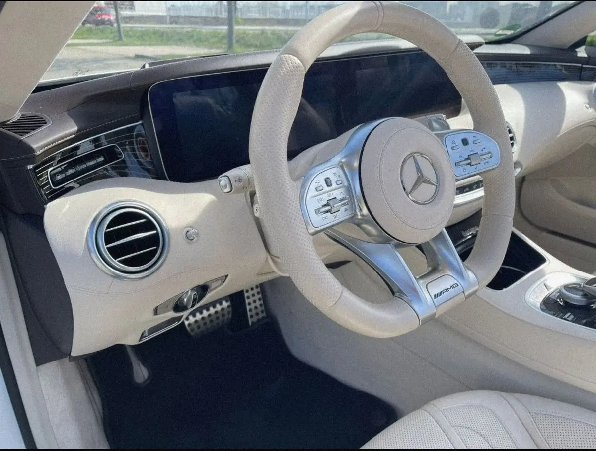Mercedes Benz S560 Cabrio 2021, Außenansicht — Luxury Car Rental Switzerland, Switzerland. Mercedes Benz S560 Cabrio in Switzerland Das Mercedes Benz S560 Cabrio aus dem Jahr 2021…