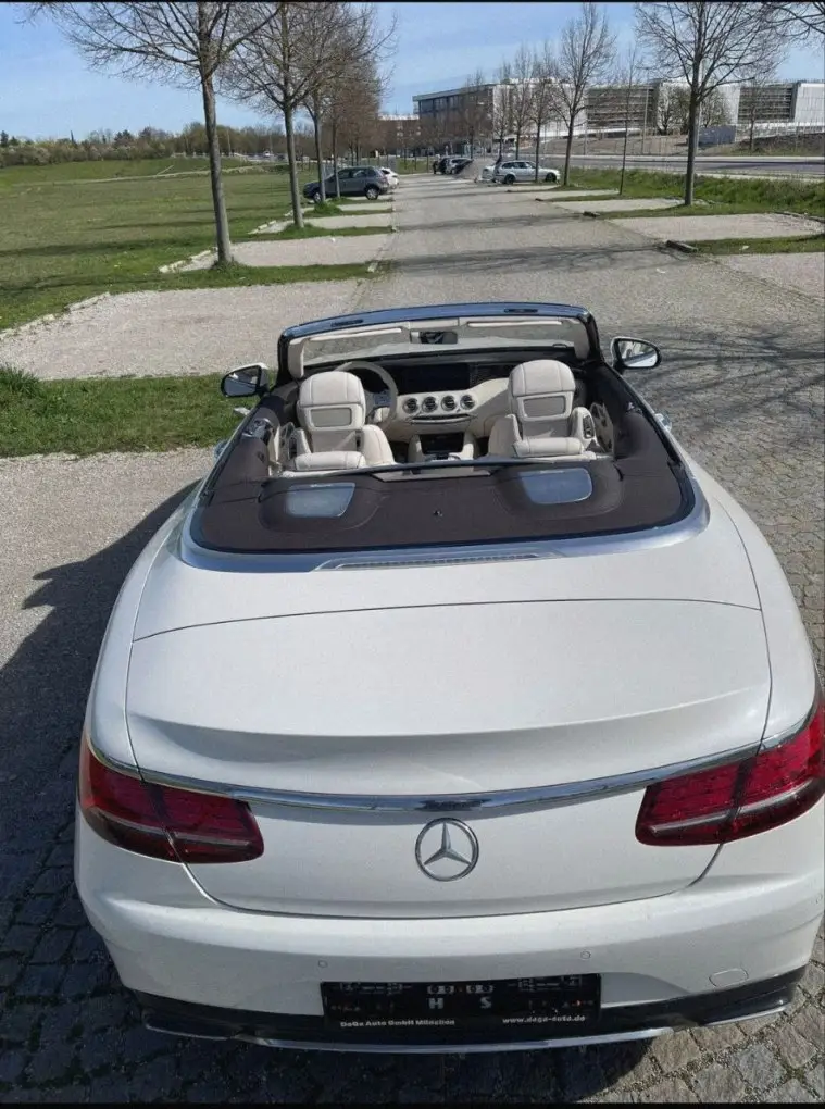 Mercedes Benz S560 Cabrio 2021, вид спереди — Luxury Car Rental Switzerland, Switzerland. Mercedes Benz S560 Cabrio в Switzerland Mercedes Benz S560 Cabrio 2021 года можно…