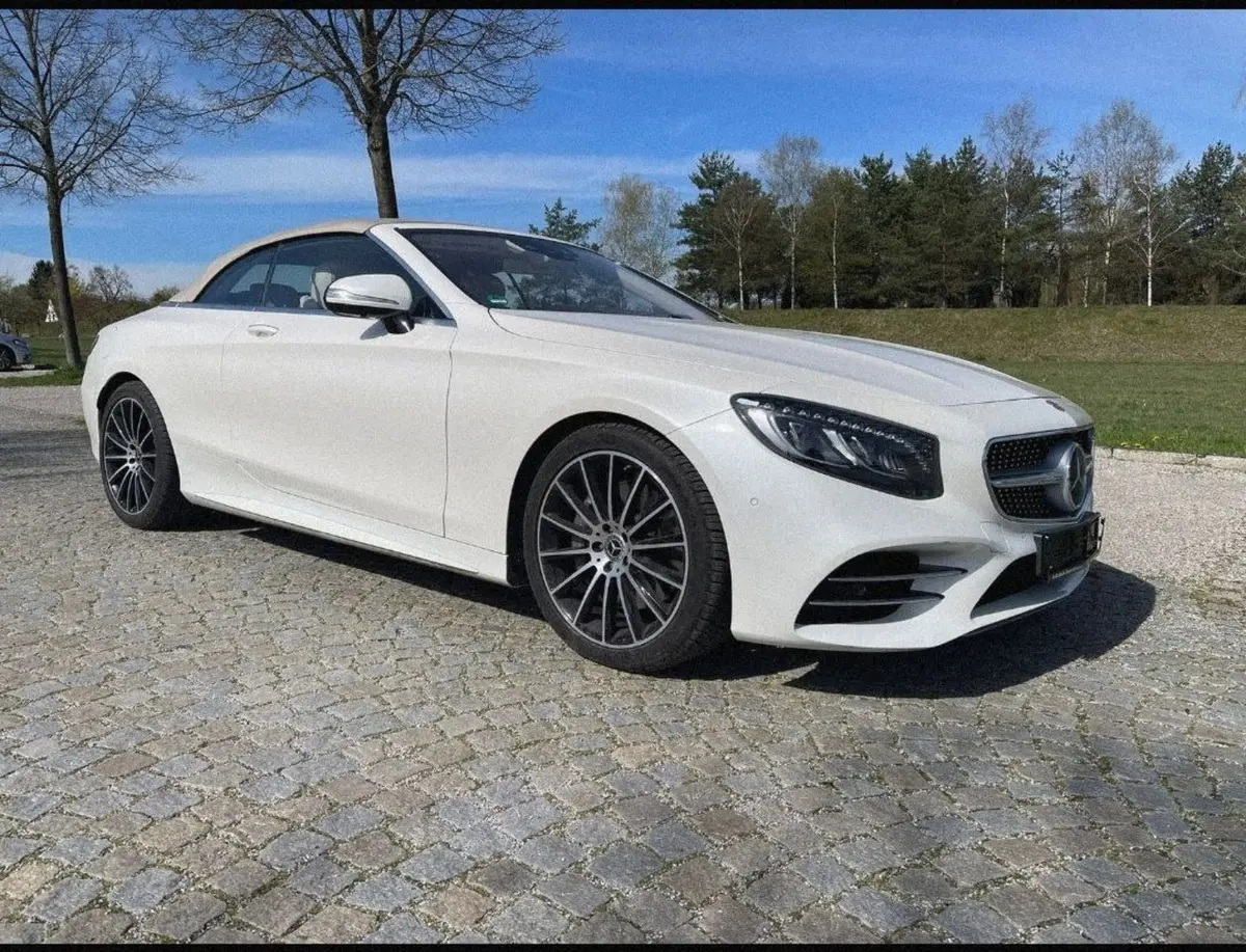 Mercedes Benz S560 Cabrio 2021 — Luxury Car Rental Switzerland, Switzerland. Mercedes Benz S560 Cabrio in Switzerland Das Mercedes Benz S560 Cabrio aus dem Jahr 2021…