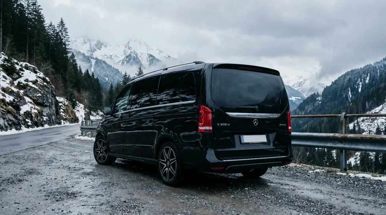 Mercedes Benz V300 8 seats 2025, Frontansicht — Luxury Car Rental Switzerland, Switzerland. Mercedes Benz V300 8 seats in Switzerland Der Mercedes Benz V300 8 seats steht in…