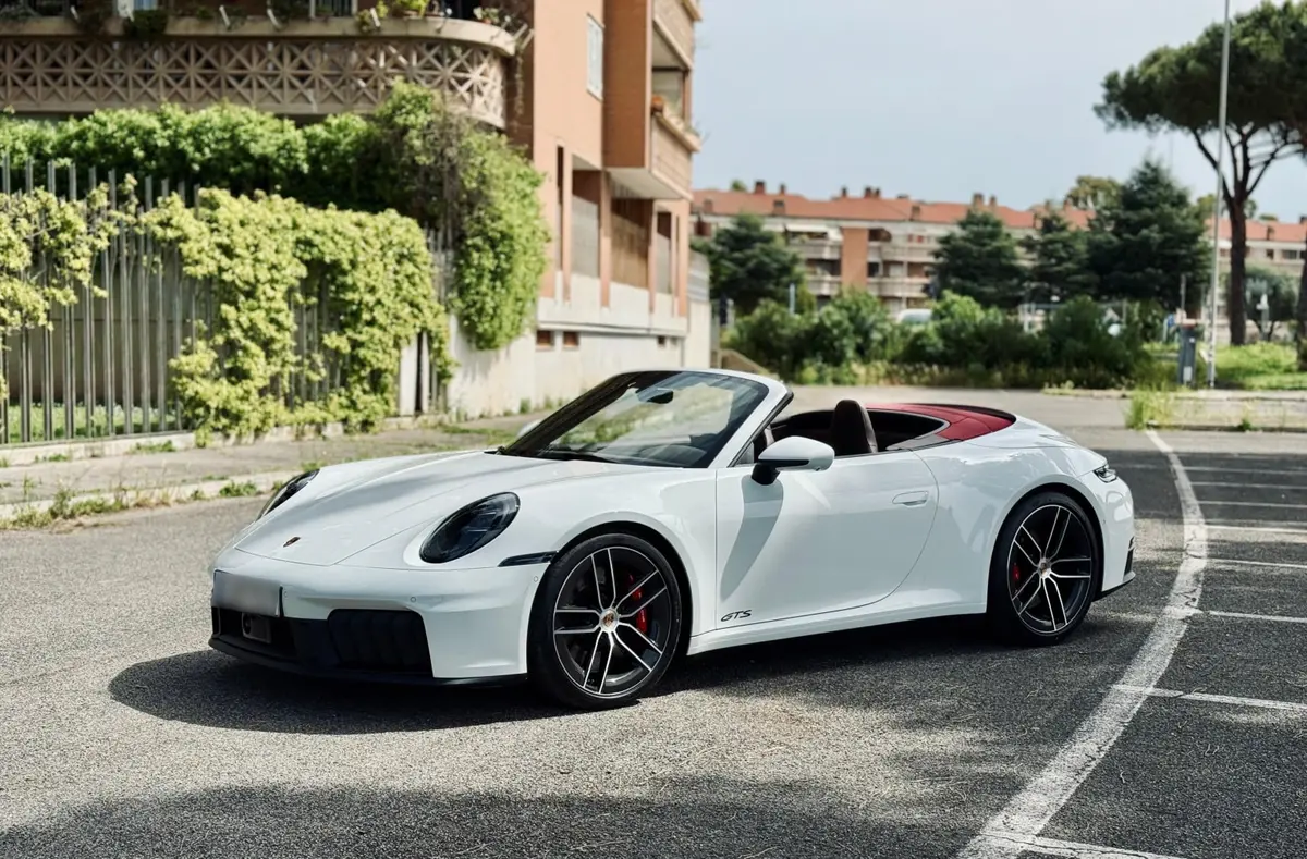 Porsche 992.2 Carrera 4 GTS Cabrio 2025 — Luxury Car Rental Switzerland, Switzerland. Porsche 992.2 Carrera 4 GTS Cabrio à Switzerland Le Porsche 992.2 Carrera 4 GTS Cabrio…
