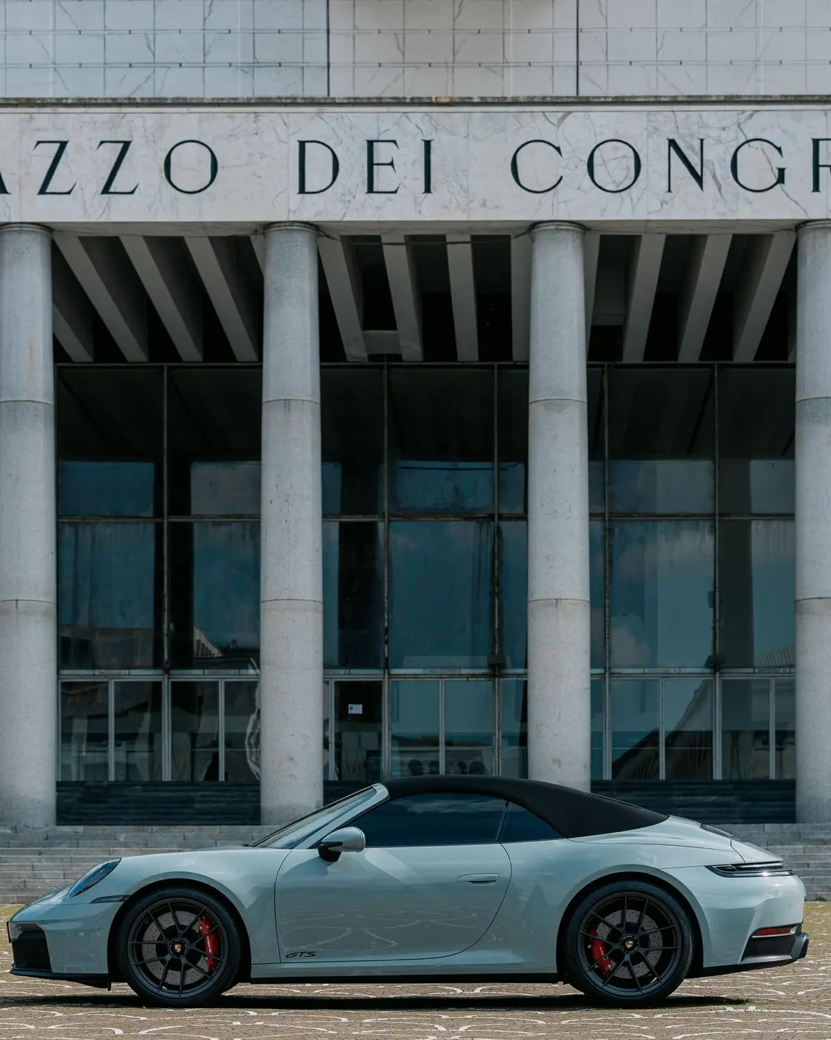Porsche Carrera Spyder 992,2 GTS 2025, front view — Luxury Car Rental Switzerland, Switzerland. Porsche Carrera Spyder 992,2 GTS in Switzerland The Porsche Carrera Spyder 992,2 GTS is…