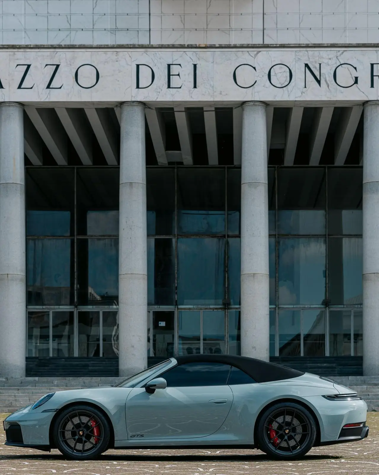Porsche Carrera Spyder 992,2 GTS 2025, front view — Luxury Car Rental Switzerland, Switzerland. Porsche Carrera Spyder 992,2 GTS in Switzerland The Porsche Carrera Spyder 992,2 GTS is…