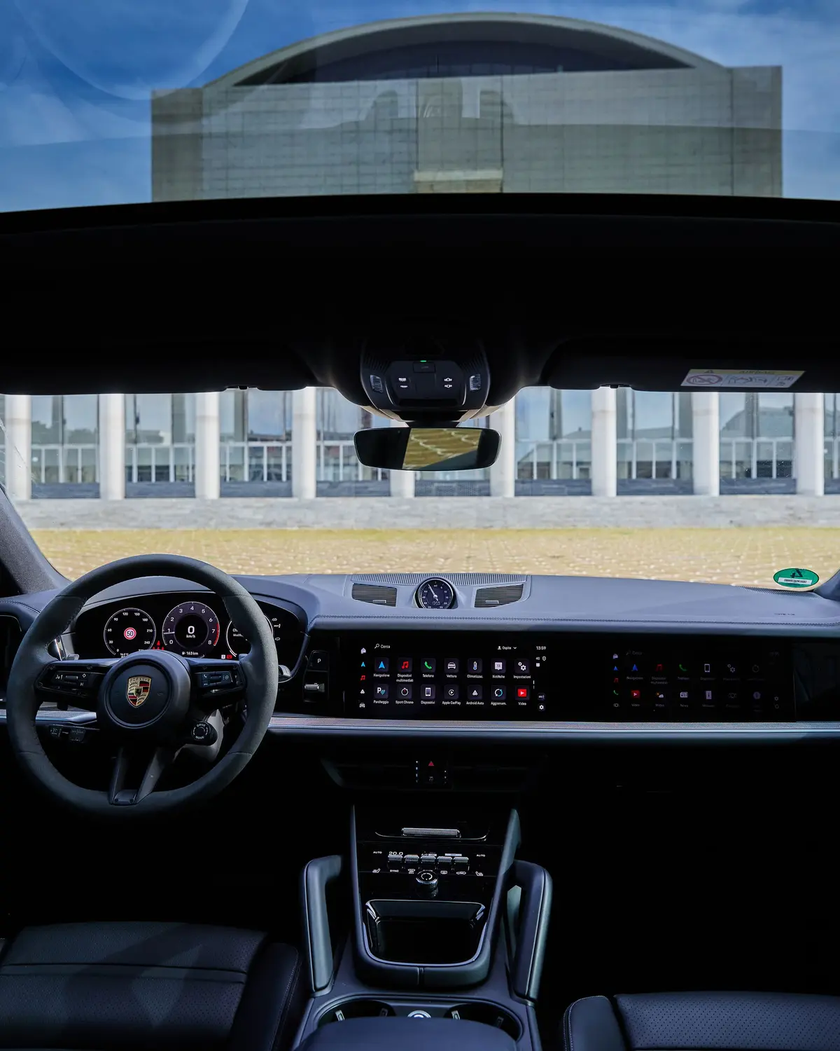 Porsche Cayenne 2025, Außenansicht — Luxury Car Rental Switzerland, Switzerland. Porsche Cayenne in Switzerland Der Porsche Cayenne 2025 steht in Switzerland zur Miete…