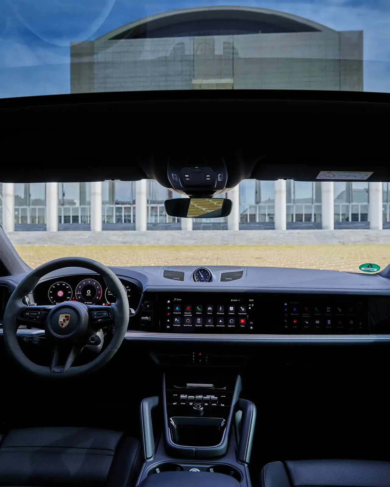 Porsche Cayenne 2025, Außenansicht — Luxury Car Rental Switzerland, Switzerland. Porsche Cayenne in Switzerland Der Porsche Cayenne 2025 steht in Switzerland zur Miete…