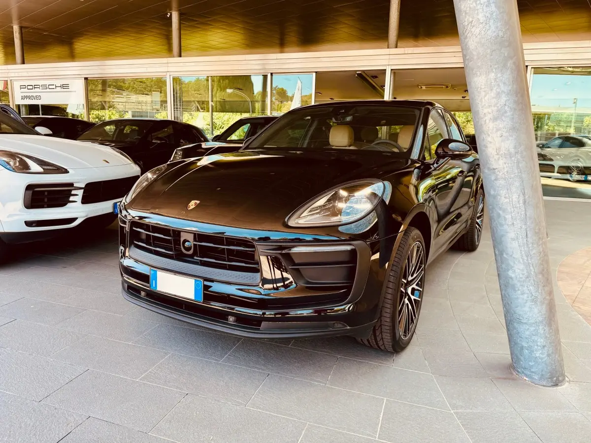 Porsche Macan 2024 — Luxury Car Rental Switzerland, Switzerland. Porsche Macan à Switzerland Le Porsche Macan 2024 est proposé à la location en…