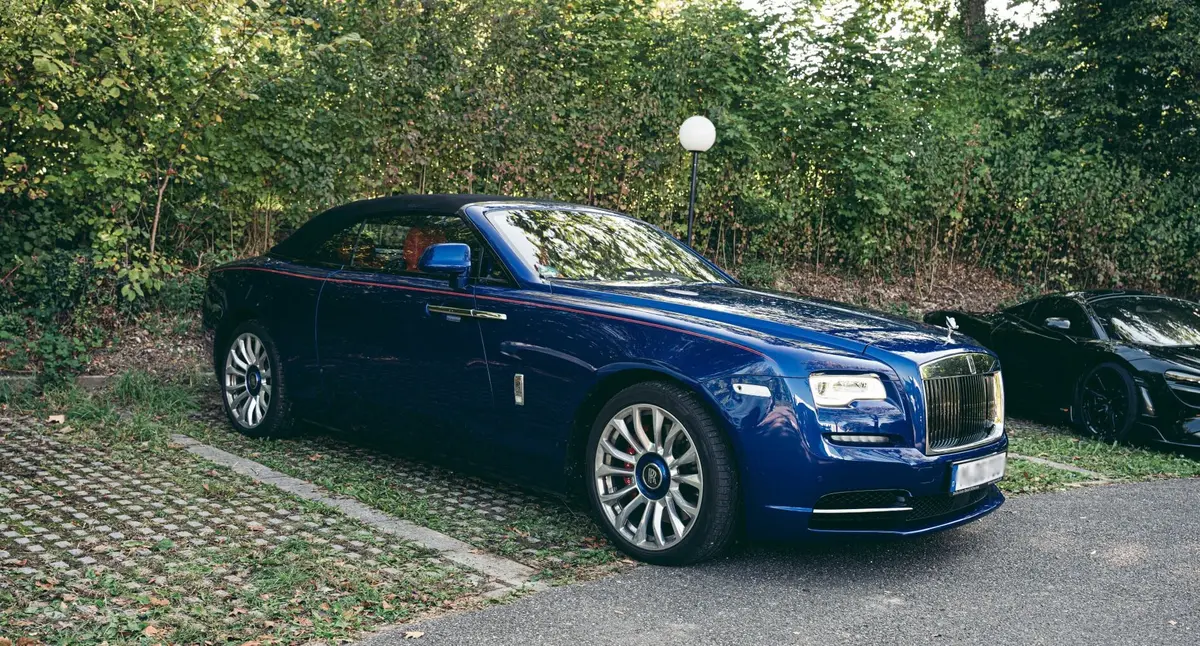 Rolls-Royce Dawn 2022 — Luxury Car Rental Switzerland, Switzerland. Rolls-Royce Dawn à Switzerland La Rolls-Royce Dawn 2022 est proposée à la location en…
