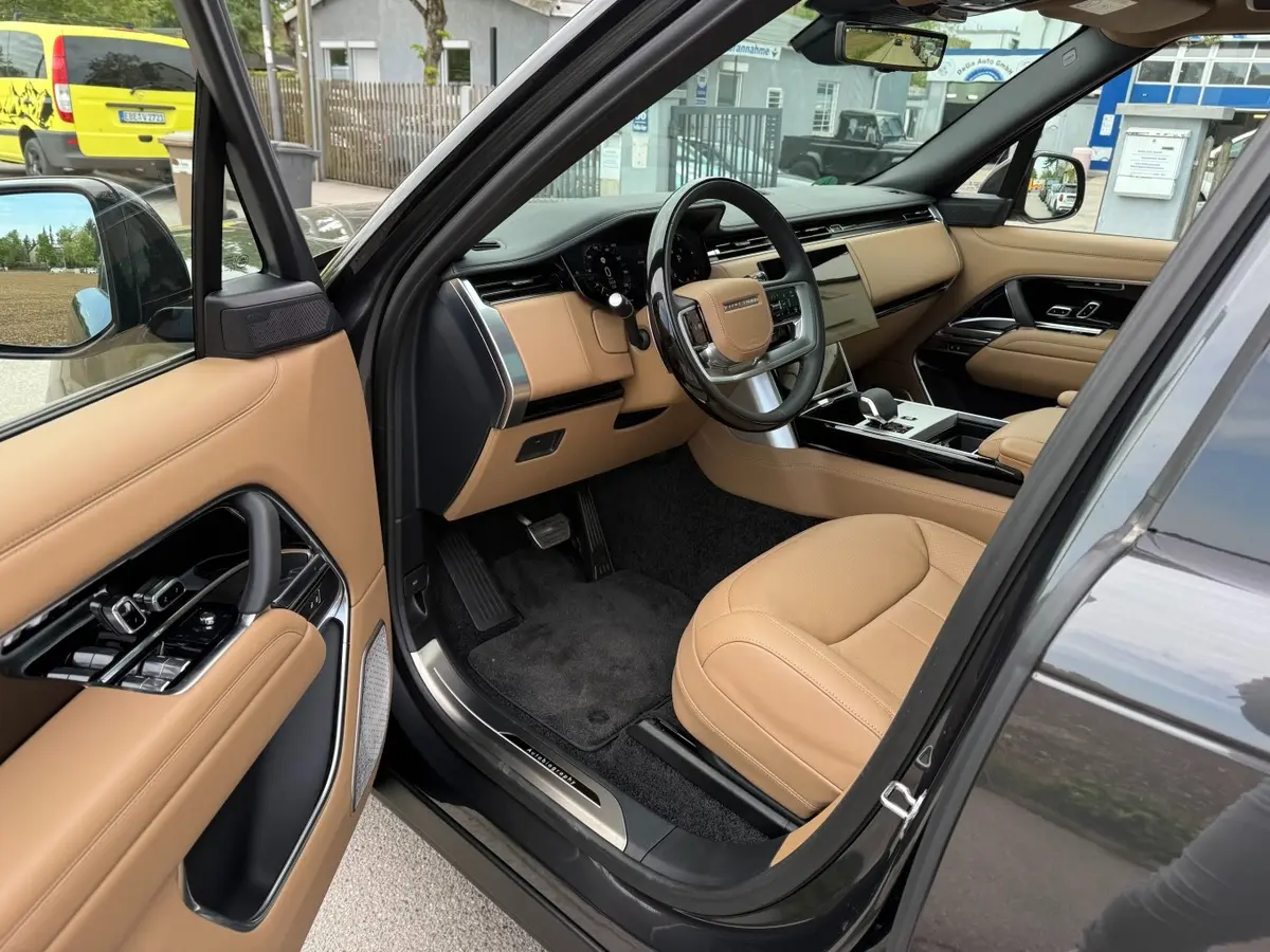 Rover Range Rover Autobiography D350 7s 2025, front view — Luxury Car Rental Switzerland, Switzerland. Rover Range Rover Autobiography D350 7s in Switzerland The Rover Range Rover…