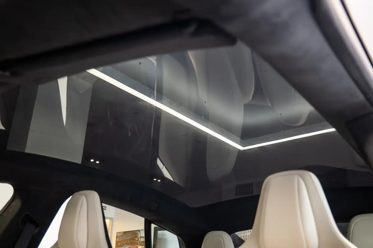 Tesla Model S Plaid 2025, Außenansicht — Luxury Car Rental Switzerland, Switzerland. Tesla Model S Plaid in Switzerland Der Tesla Model S Plaid 2025 steht in Switzerland als…
