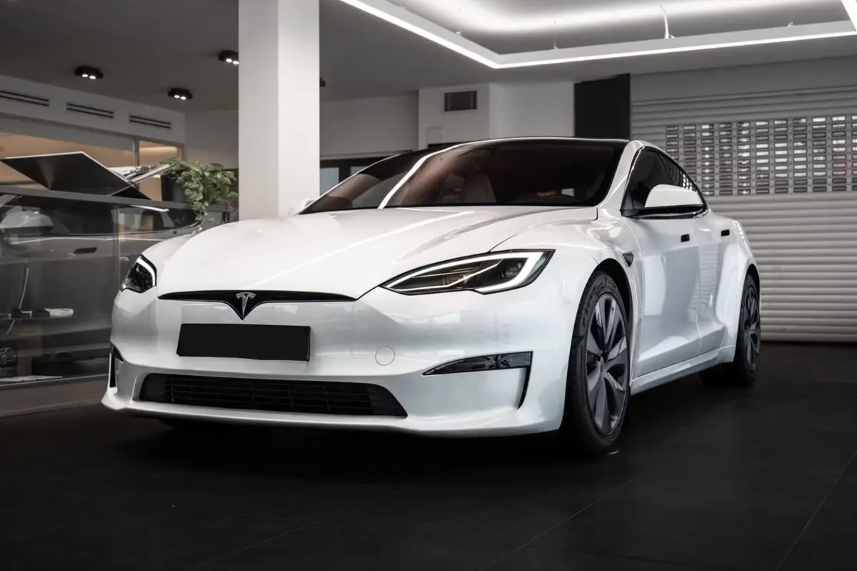 Tesla Model S Plaid 2025 — Luxury Car Rental Switzerland, Switzerland. Tesla Model S Plaid in Switzerland Der Tesla Model S Plaid 2025 steht in Switzerland als…